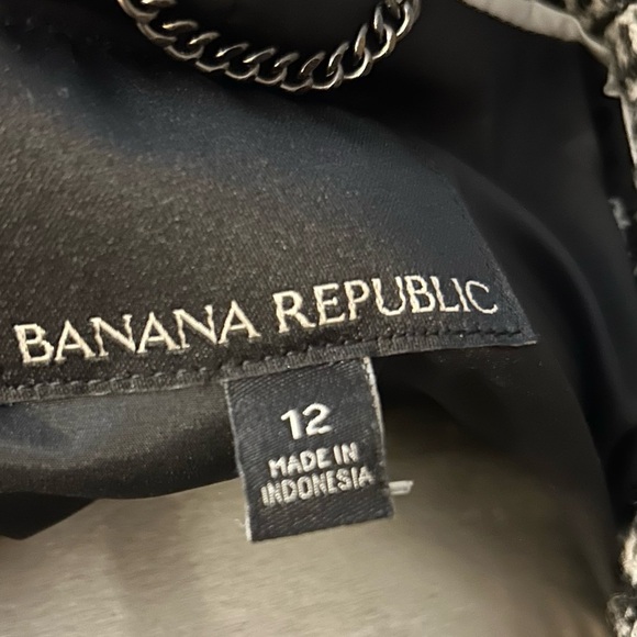 Banana Republic Elegant Black and White Houndstooth Peacoat - Picture 6 of 8